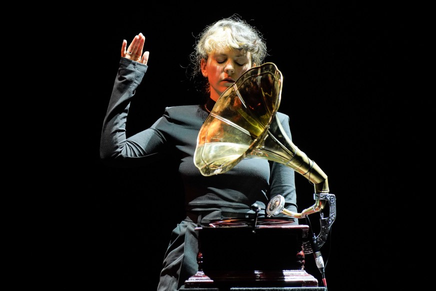 Lucia Ronchetti: BIENNALE MUSICA 2023-MICRO-MUSIC-TEATRO PICCOLO ARSENALE-DAVID SHONGO / ESTELLE SCHORPP